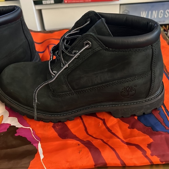 Used Timberland black waterproof boots Size 7.5 - Picture 3 of 5